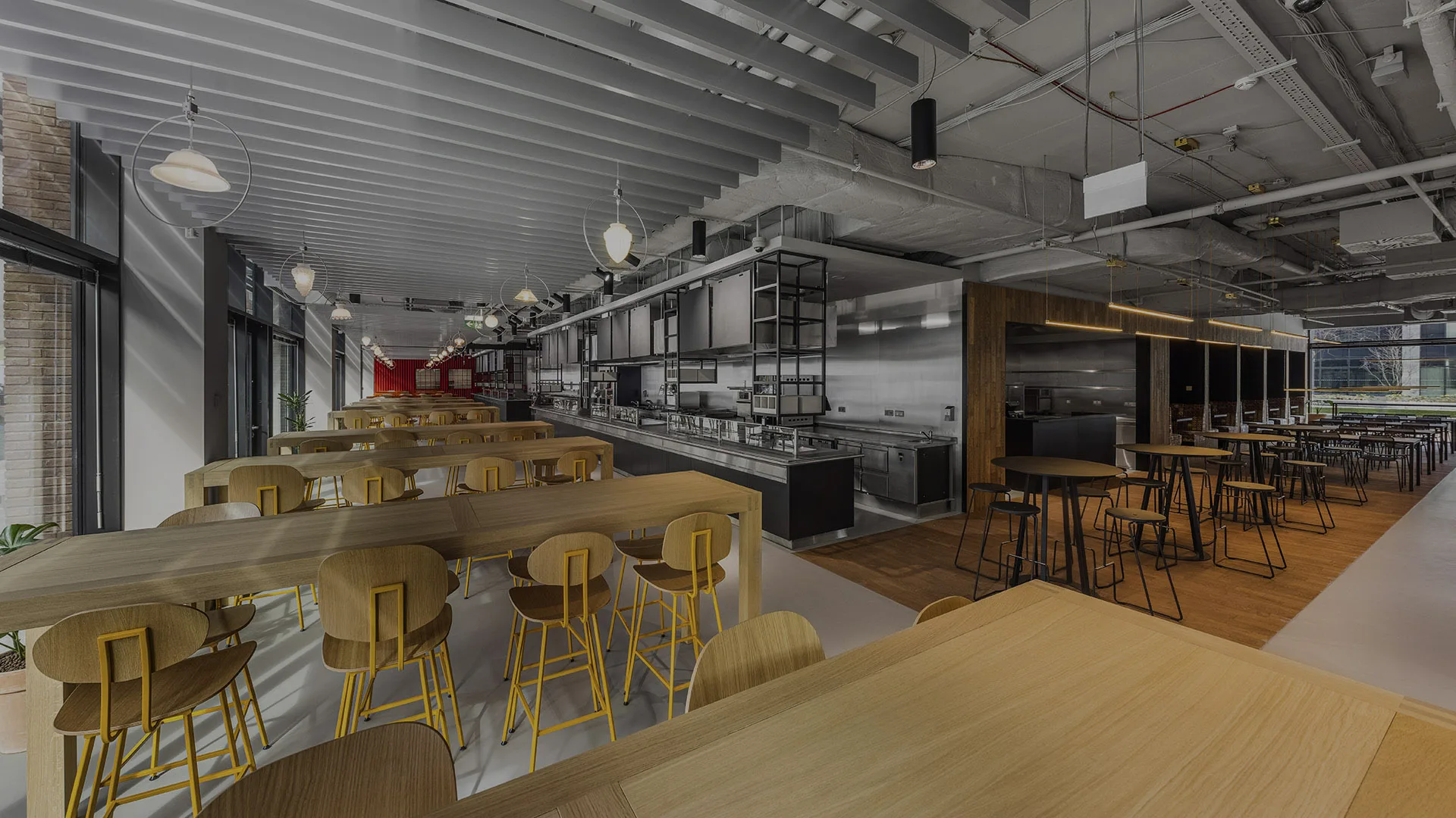 Interi&eacute;r restaurace Grand Kitchen Vlněna